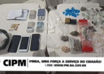 “PETO prende dois traficantes do Comando Vermelho (CV) em Candeias com drogas e munições”