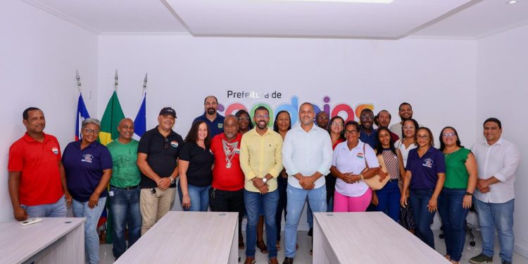 Prefeito Eriton Ramos se reúne com associações e sindicatos e diz que gestão será pautada pelo diálogo