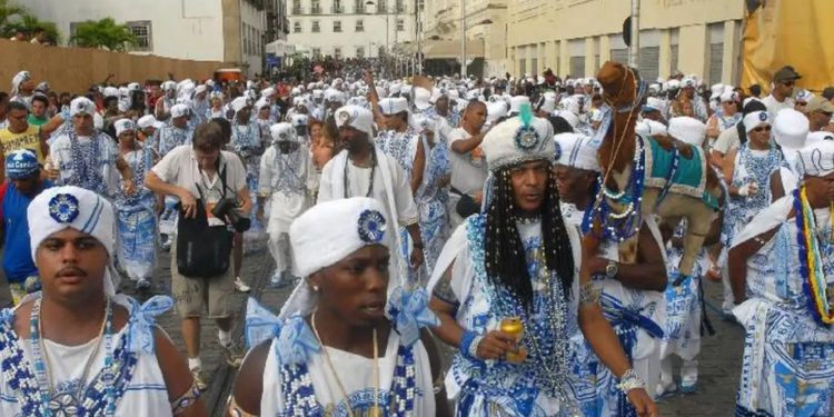 Bloco Filhos de Gandhy retira regra que proibia homens trans no desfile