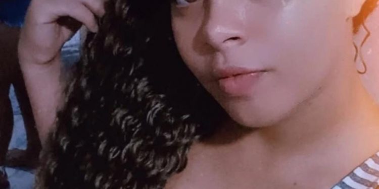 Mistério em Candeias: Jovem é encontrada morta dentro de casa