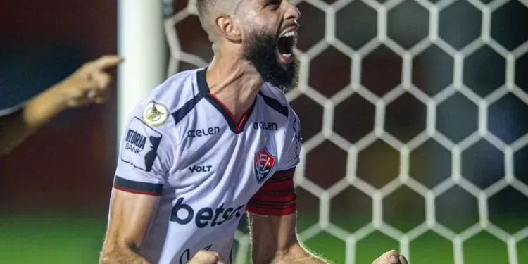 Vitória anuncia venda do zagueiro Wagner Leonardo