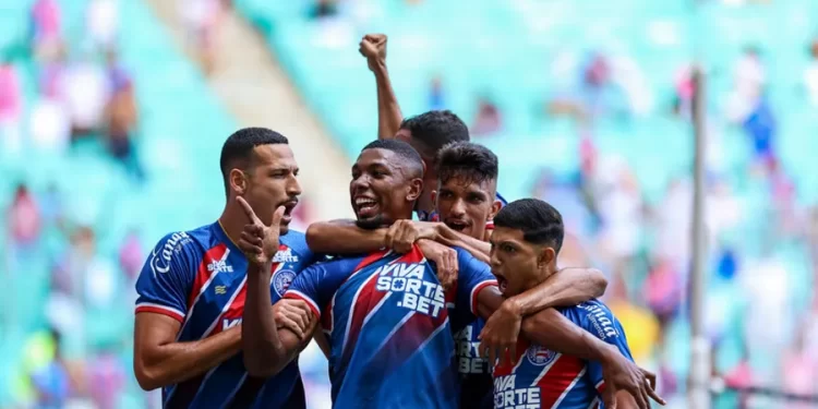 Com hat-trick de Lucho, Bahia atropela o Colo-Colo na Fonte Nova
