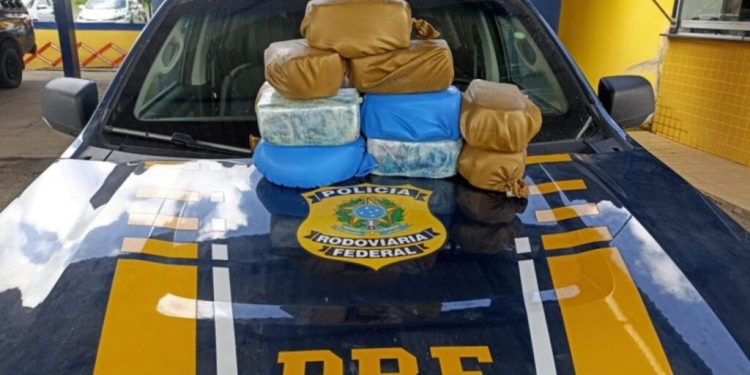 Polícia Rodoviária Federal apreende grande quantidade de cocaína dentro de ônibus em Feira de Santana