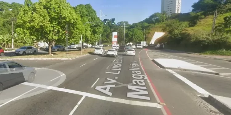 Cruz credo! Corpo furado de balas é encontrado em avenida de Salvador