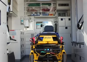 Execução brutal! Jovem é morto a tiros dentro de ambulância na Bahia