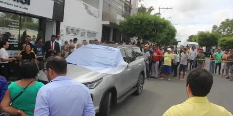Advogado é executado dentro de veículo no Centro de cidade baiana