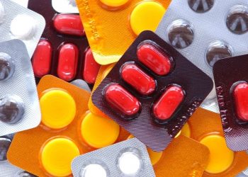 Medicamentos devem ficar 3,7% mais caros em 2025, projetam analistas