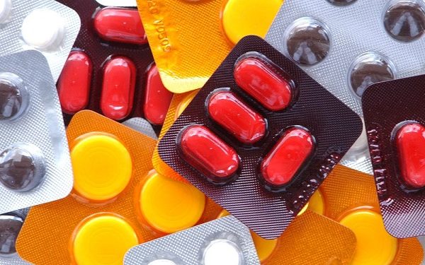 Medicamentos devem ficar 3,7% mais caros em 2025, projetam analistas