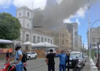 Incêndio atinge Câmara Municipal de Salvador
