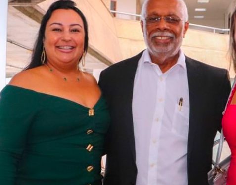 SFC: Prefeito debocha da justiça, renova contrato milionário com COMTECH ENGENHARIA com fraude em assinatura de Secretária de Educação, Vanessa Dantas; novas denúncias