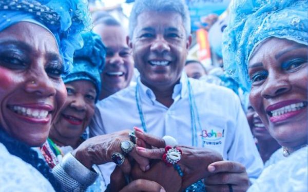 Jerônimo comparece à Festa de Iemanjá e manda recado: ‘Que a Rainha do Mar nos guie’