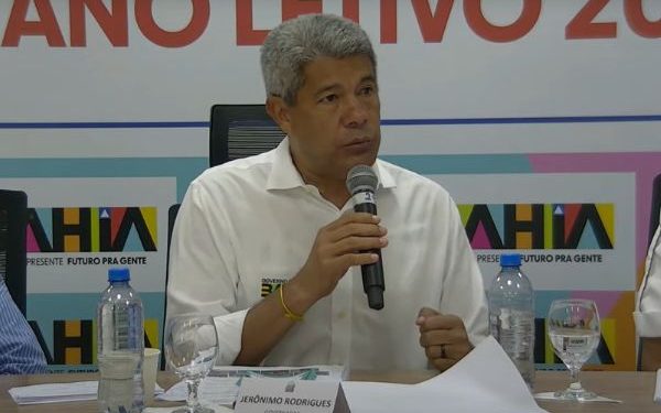 Um ano após portaria polêmica, Jerônimo volta a defender ascensão de alunos reprovados