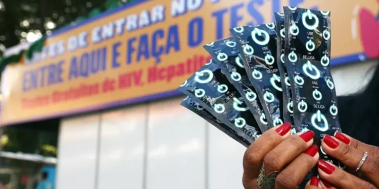Love seguro: 1 milhão de camisinhas será distribuído durante o Carnaval