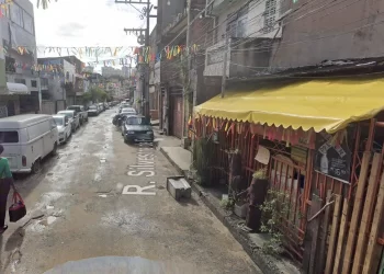 Mulher reage a agressões e crava faca no peito do marido em Salvador