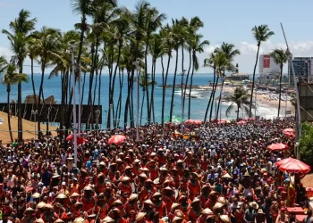 Multa de R$100 mil! Serpentinas metálicas são proibidas no carnaval