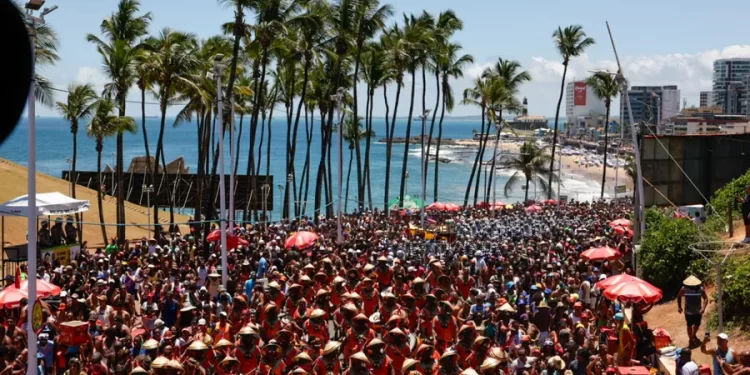 Multa de R$100 mil! Serpentinas metálicas são proibidas no carnaval