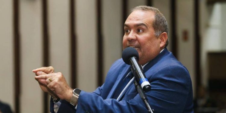 Sandro Régis diz que aumento do ICMS na Bahia aprofunda a crise que o PT estabeleceu no país