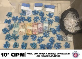 “Vulgo AU é preso em flagrante com drogas e dinheiro em Candeias”
