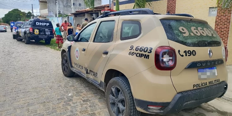 Pedreiro mata esposa e tenta tirar a própria vida em Feira de Santana