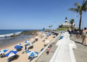 Projeto de Lei prevê multa de até R$ 15 mil para caixas de som nas praias de Salvador