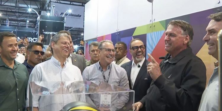 Inelegivél, Bolsonaro diz que será candidato à presidência em 2026