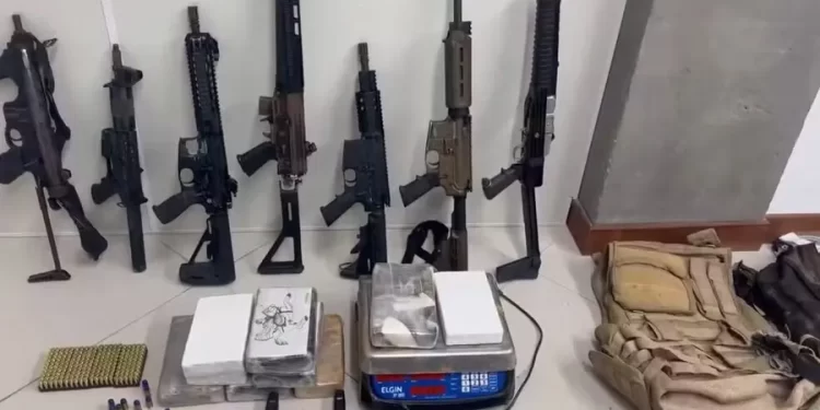 Delegado é investigado por desvio de fuzis apreendidos em Lauro de Freitas