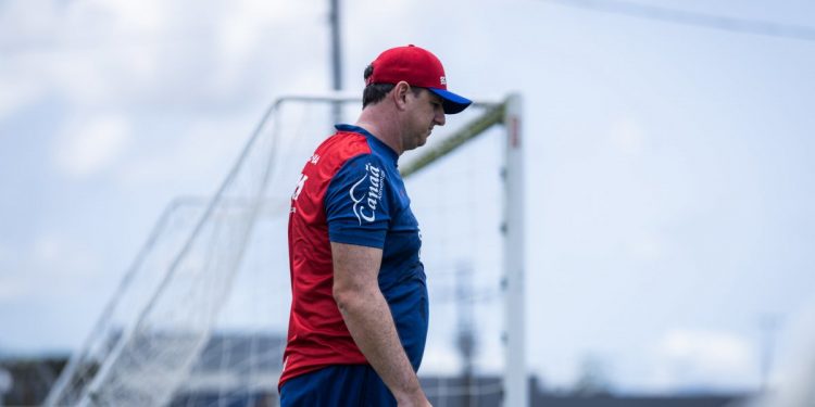 Everaldo elogia Rogério Ceni e afirma que treinador ‘tem nível de seleção’