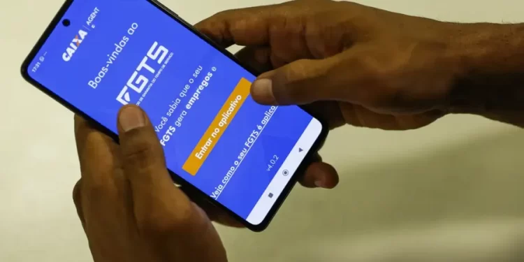 Deputada propõe que trabalhadores consigam sacar todo FGTS em casos graves