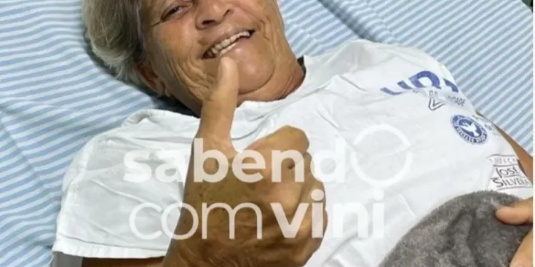 Dona Carmélia sofre queda no Carnaval e fratura o fêmur
