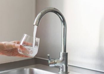 Moradores de Candeias denunciam falta de água há 5 Dias e cobram solução da Embasa