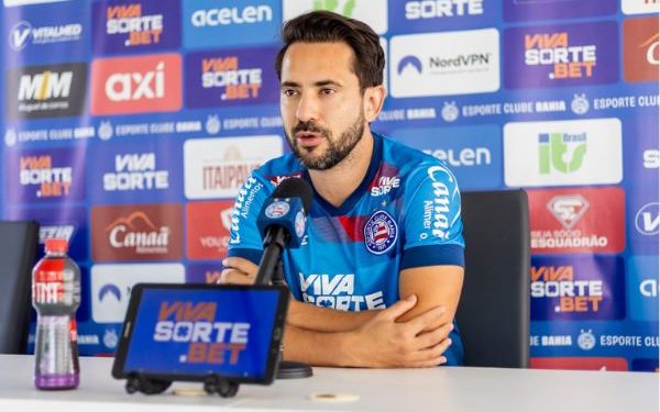 ‘Obrigação de vencer’, diz Everton Ribeiro sobre jogos contra Boston River e Vitória