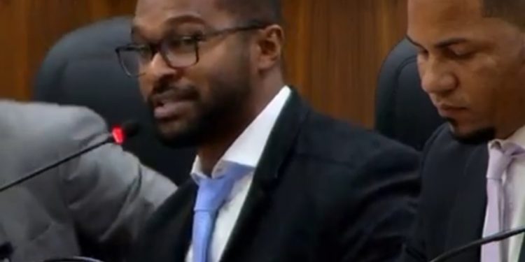 “Deve ser tão difícil para a oposição vivenciar todo esse momento, mas quando puderam fazer, ninguém fez, e isso tá doendo na oposição”, diz Vereador Rosevaldo Adorno