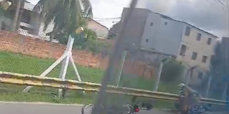 Polícia intercepta moto roubada em São Francisco do Conde após alerta em Feira de Santana