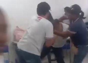 “Matéria nova no colégio de Candeias: Boxe 101!” Alunas trocam socos em escola estadual
