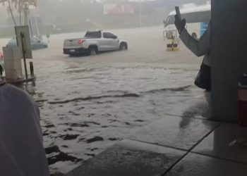 Chuva causa transtornos em Candeias na manhã deste domingo