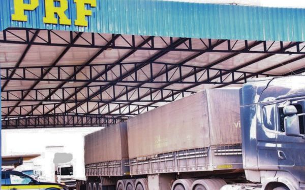 DESCANSO LEGAL: PRF realiza operação para fiscalizar tempo de repouso dos caminhoneiros em rodovias da Bahia