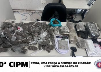 EMBALANDO DROGA: Casal é preso e menor apreendido durante operação do PETO em Madre de Deus