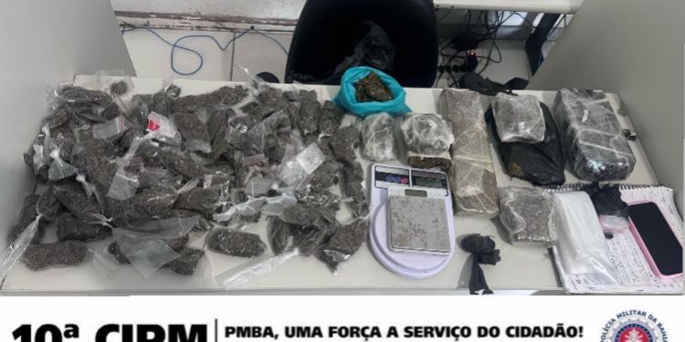 EMBALANDO DROGA: Casal é preso e menor apreendido durante operação do PETO em Madre de Deus