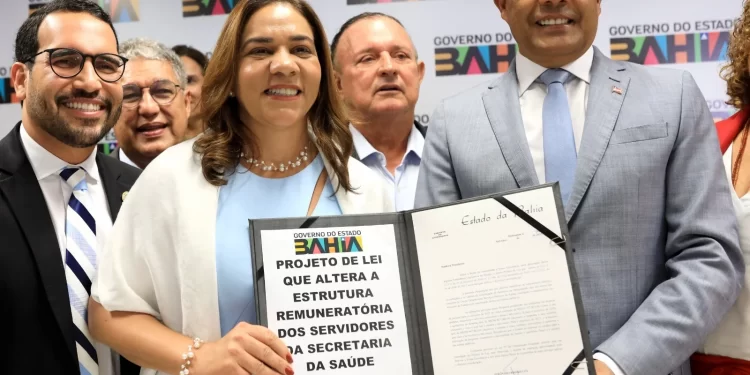 Governo do Estado propõe reajuste de 13,63% até 2026 para profissionais da saúde