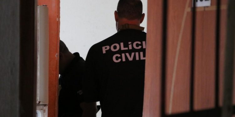 Soldado da PM é preso em flagrante após sequestrar e extorquir comerciante em Camaçari