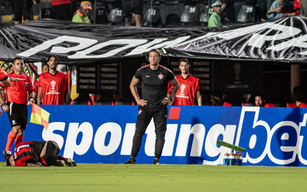 ‘Temos que valorizar o ponto’, diz Carpini após empate do Vitória na Sul-Americana