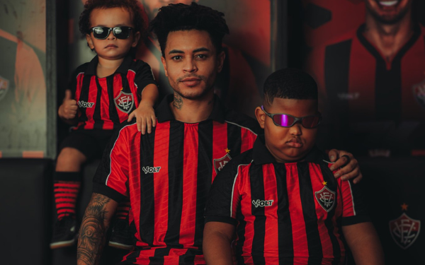 Vitória lança oficialmente nova camisa para temporada 2025