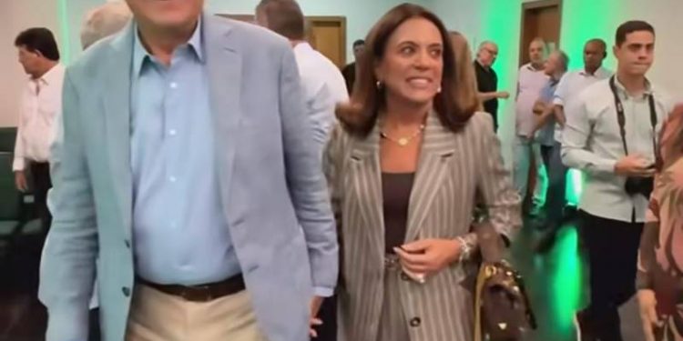 Caiado volta provocar Jerônimo pela violência na Bahia: “Lá, não tem isso de bairro A e bairro B dominados por grupos criminosos. Bandido lá não tem um palmo de terra”