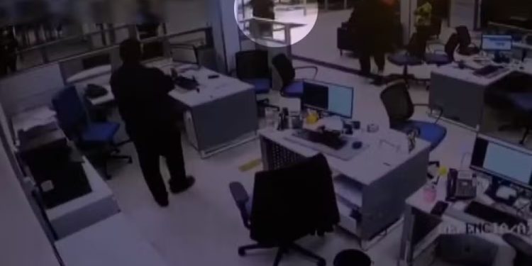 Segurança que matou cliente dentro de banco é solto após audiência de custódia