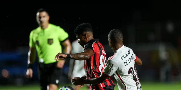 Vitória sofre pressão e perde para o Flamengo no Barradão