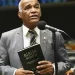 “I am crazy made in Bahia”: ‘Em inglês’, Pastor Isidório critica Trump em discurso na Câmara