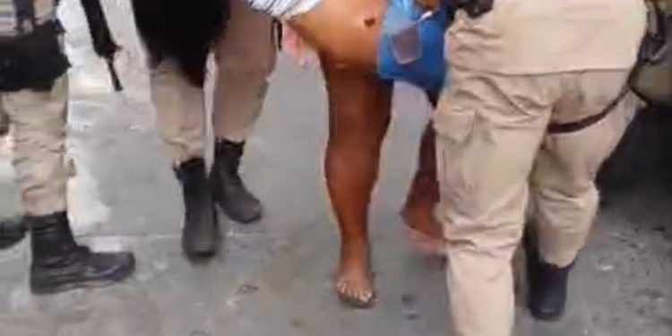 ENGOMADEIRA: Jovem morre após ser baleada durante operação da polícia; moradores ficam revoltados