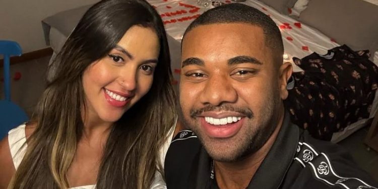 Ex-namorada de Davi Brito perde o bebê, diz assessoria