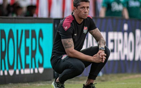 Após demissão de Pedro Caixinha, Thiago Carpini entra no radar do Santos