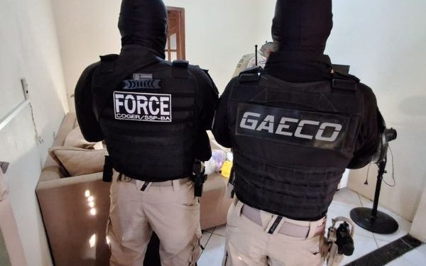 Dois PMs são presos por envolvimento com milícia e ameaças a testemunhas na Bahia